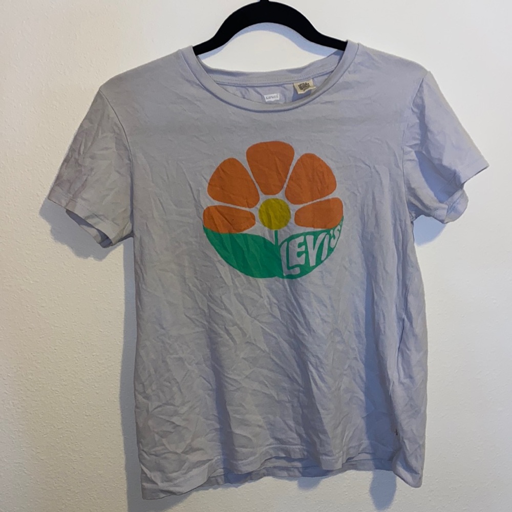 Women short sleeve Levi’s flower shirt